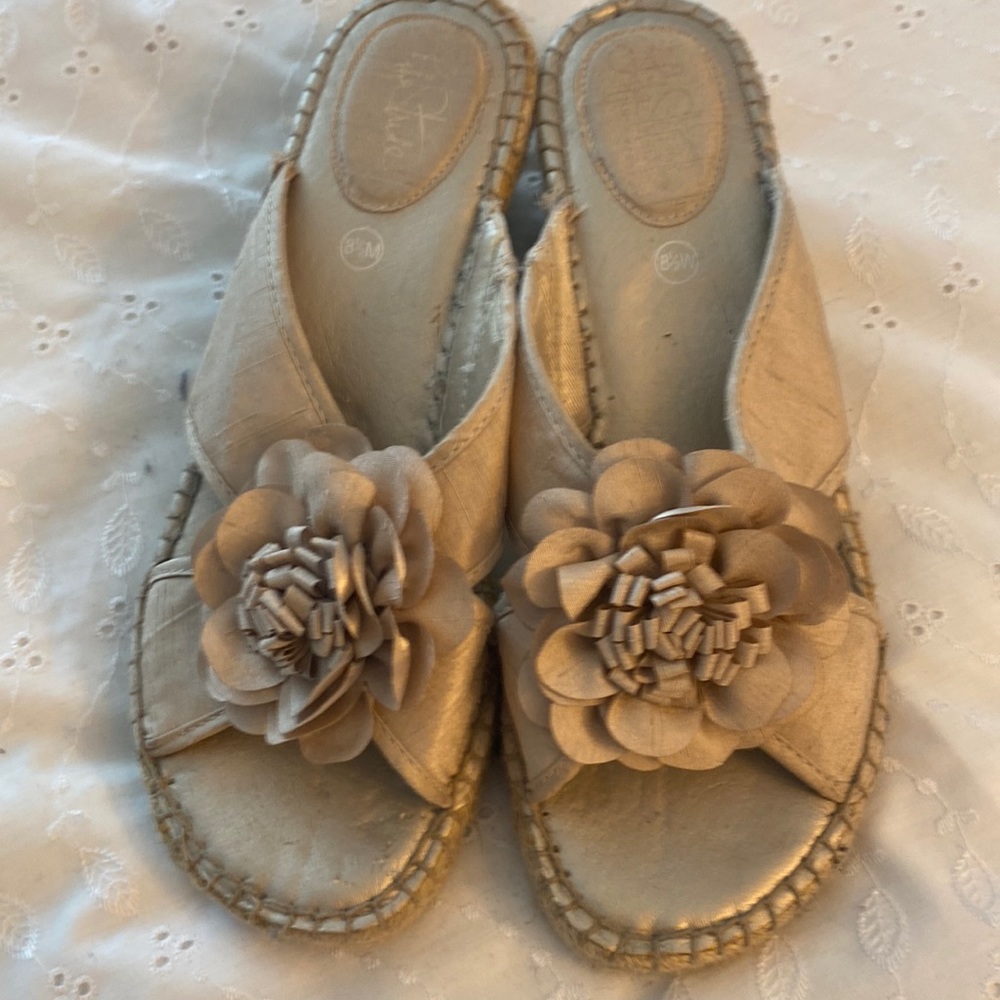 Adorable Life Stride Satin with flower wedge sandals size 8.5